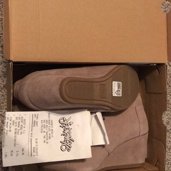 Authentic Toms size US 7 - Picture 4 of 6